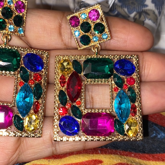 NEW INVENTORY š„Rhinestone Square Drop Earringsš„ - Picture 5 of 6